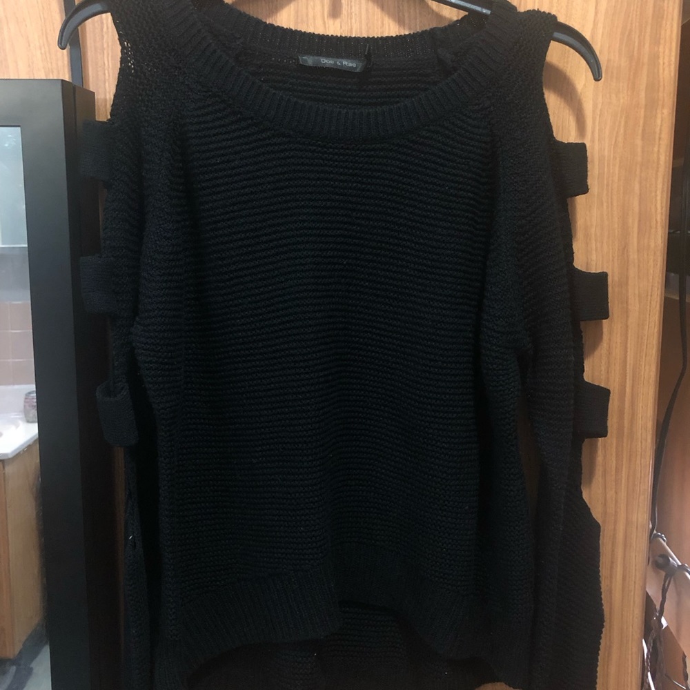 Black long sleeve knitted sweater